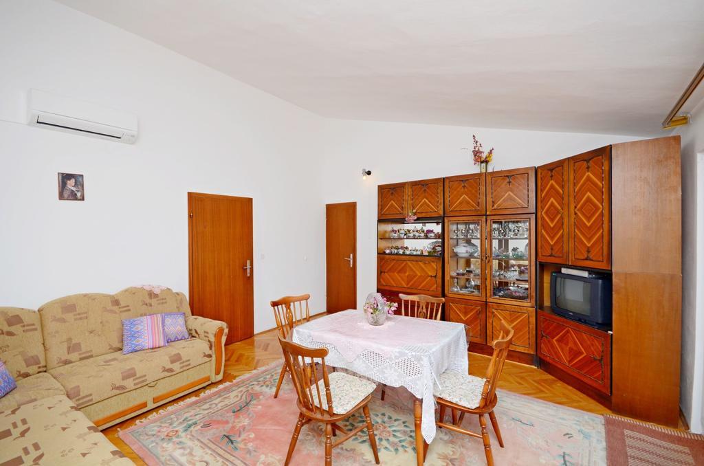Apartment Ksenija Дрвеник Екстериор снимка