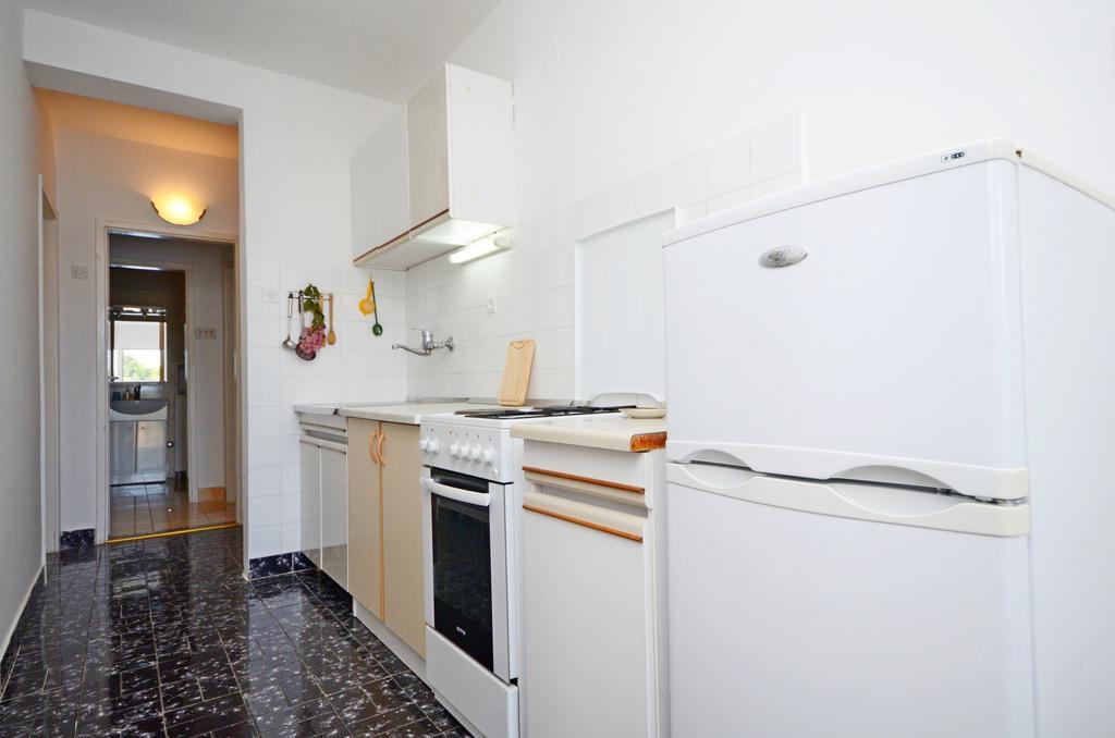 Apartment Ksenija Дрвеник Екстериор снимка