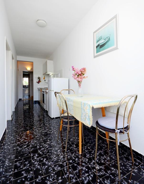 Apartment Ksenija Дрвеник Екстериор снимка