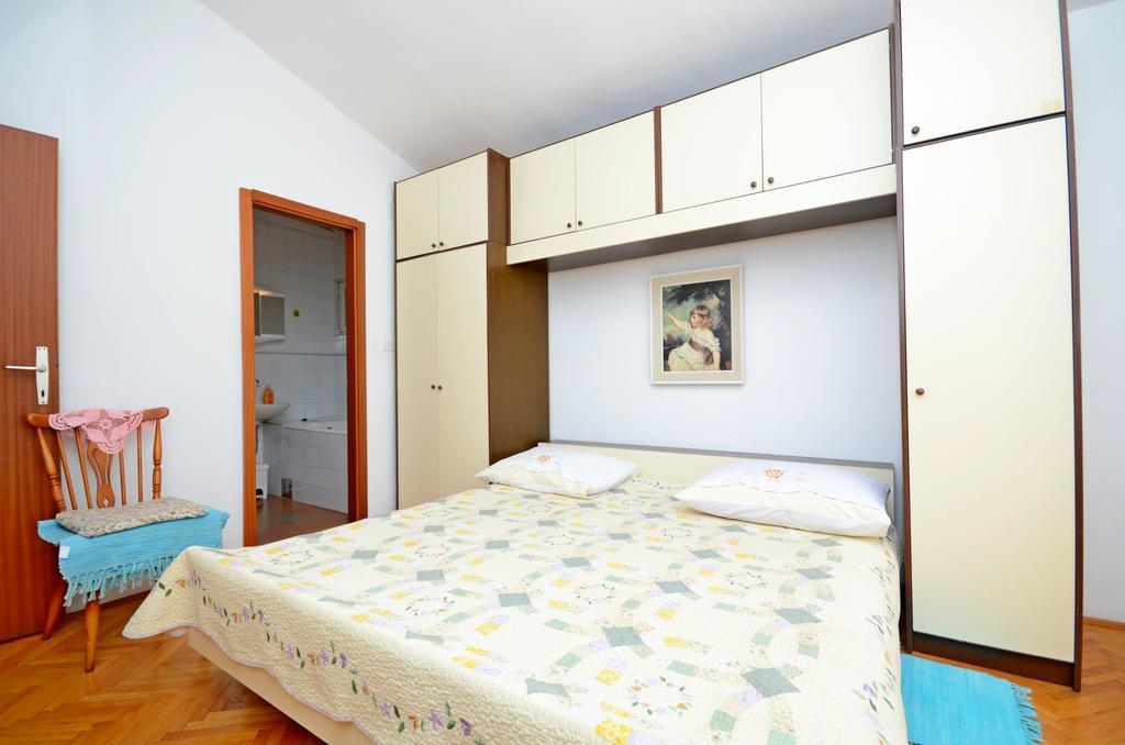Apartment Ksenija Дрвеник Екстериор снимка