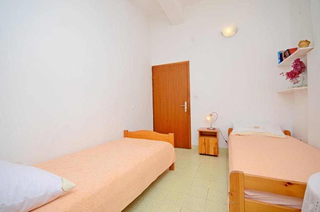 Apartment Ksenija Дрвеник Екстериор снимка
