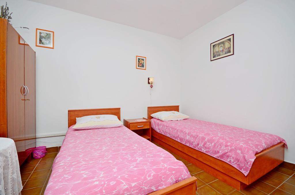 Apartment Ksenija Дрвеник Екстериор снимка